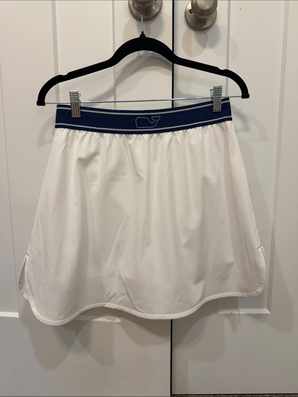 Vineyard Vines White Skirt with Navy Waistband